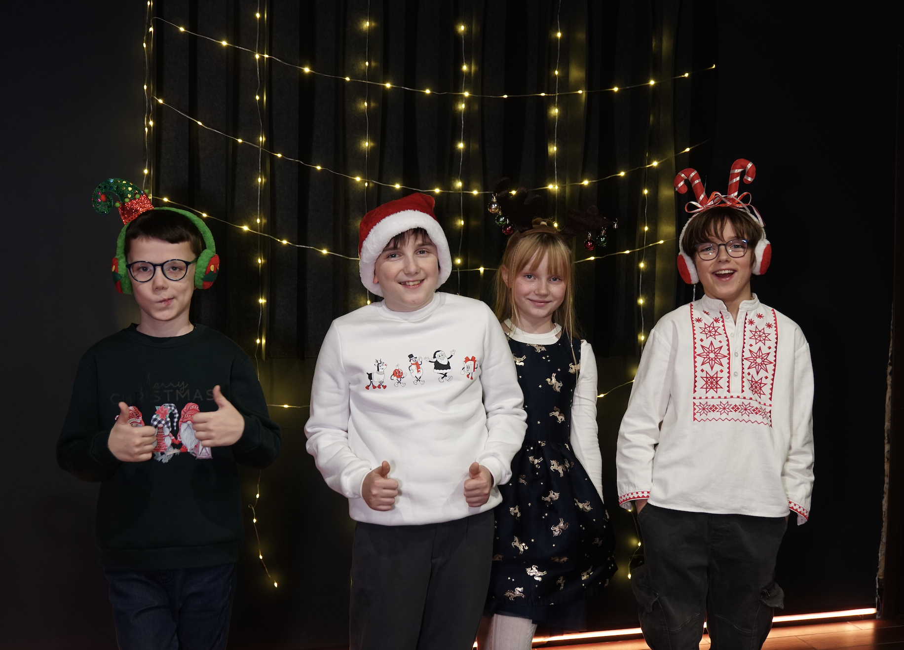 С сыном и детьми Мирошниченко: Цибульская записала колядку, от которой тепло на душе